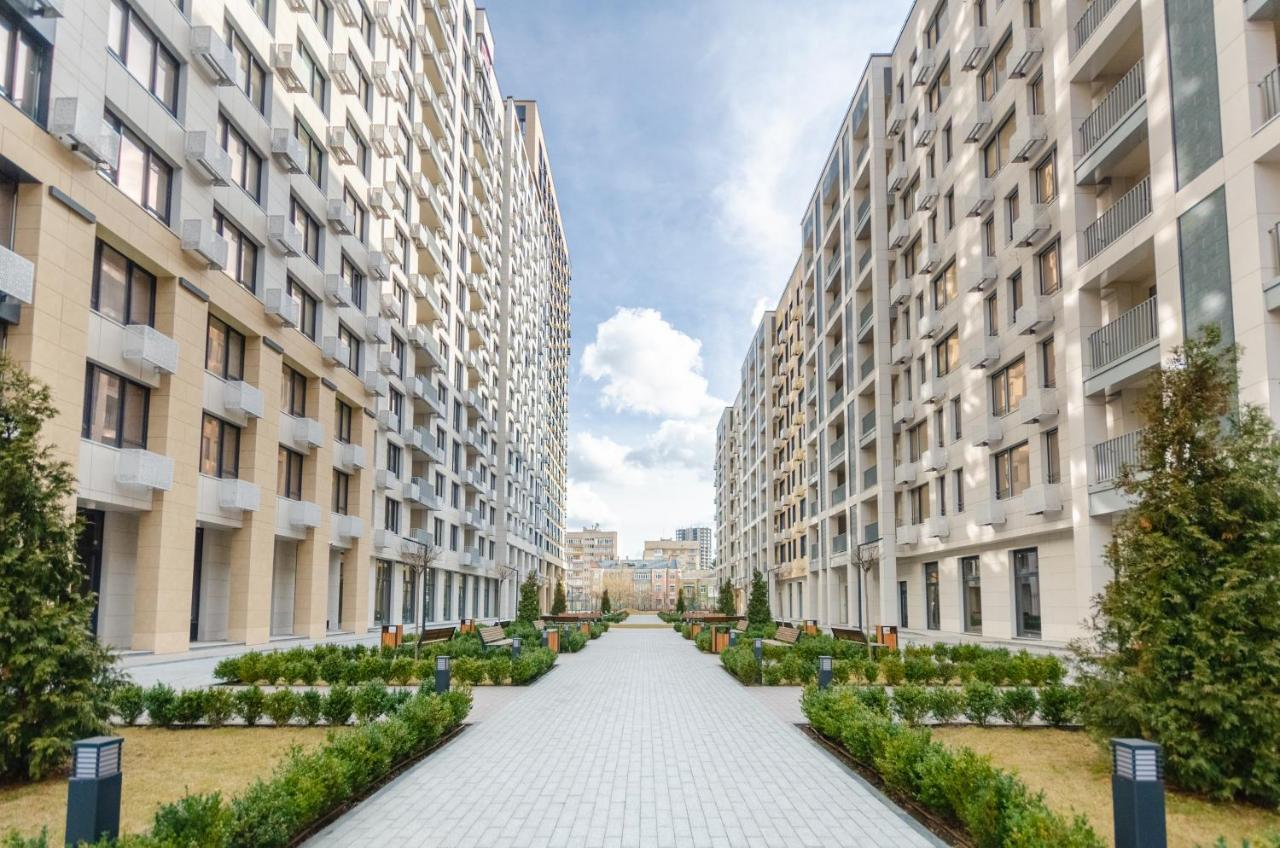 Petrovdom Apartments 12-131B In Rc "Yaroslaviv Grad", Bulvarno-Kudriavska 17B Киев Екстериор снимка