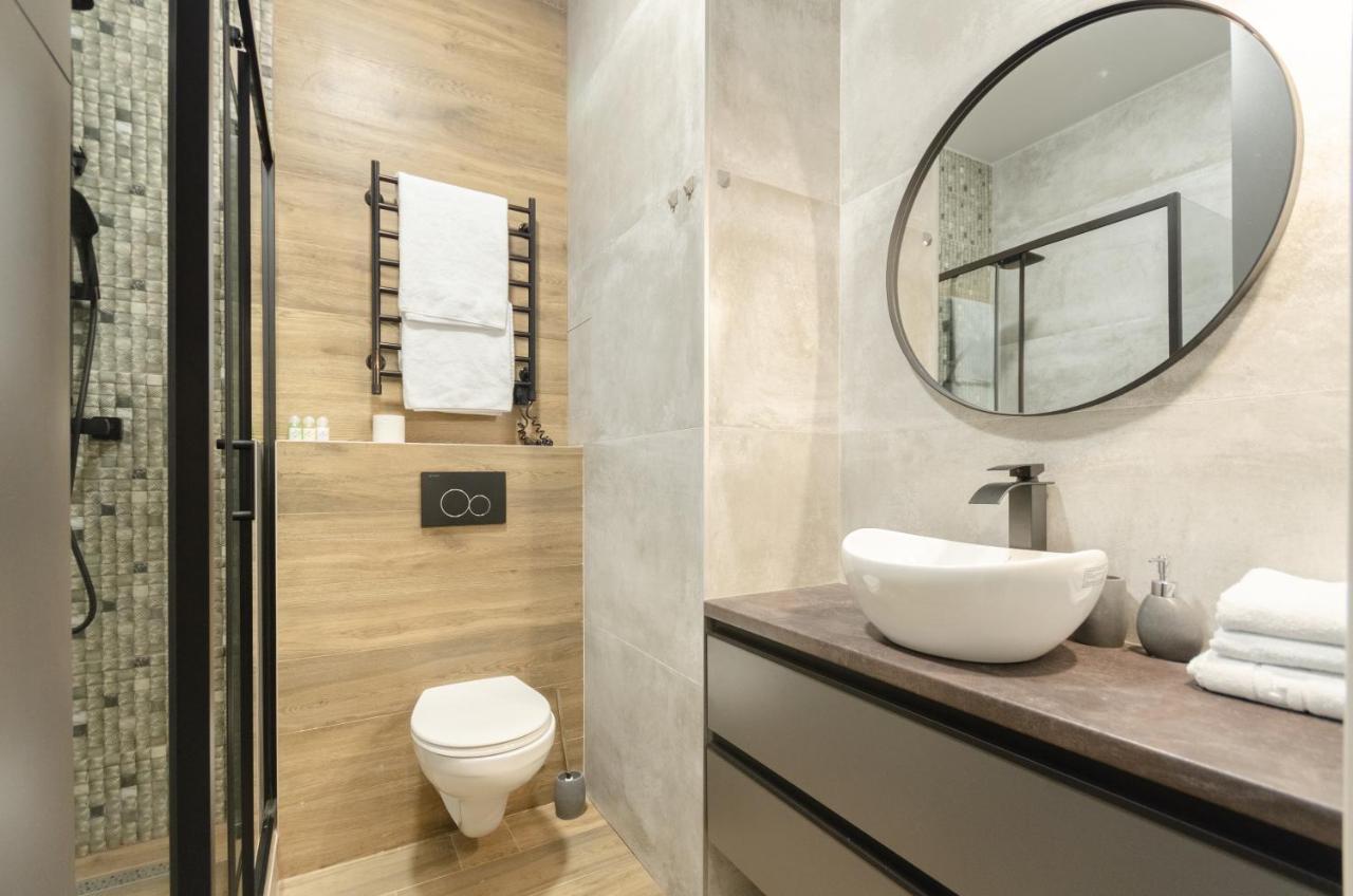 Petrovdom Apartments 12-131B In Rc "Yaroslaviv Grad", Bulvarno-Kudriavska 17B Киев Екстериор снимка